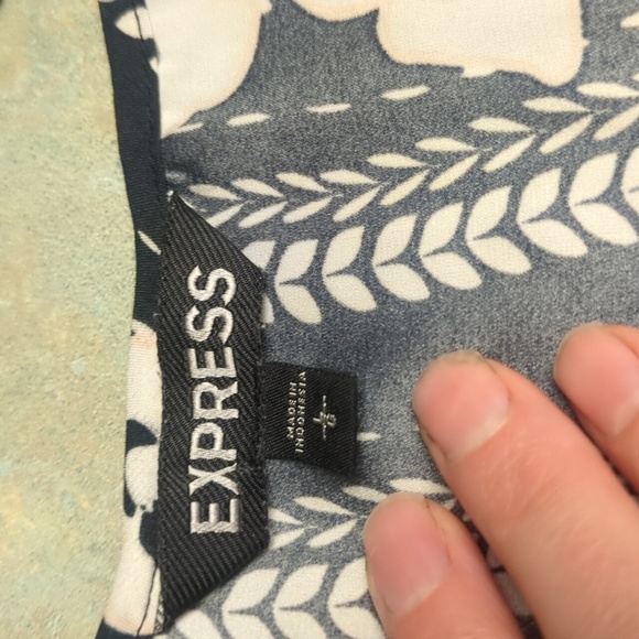 Express Navy/Cream V-Neck Dolman Sleeve Top - Picture 5 of 6